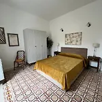 Very 2-bedroom House Near Valletta - Yellow - Perfect For Discovering Malta - Bus Stops Outside & Adjoining Cafeteria (adults Only) Holiday home Msida