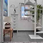 Very 2-bedroom House Near Valletta - Yellow - Perfect For Discovering Malta - Bus Stops Outside & Adjoining Cafeteria (adults Only) 度假居