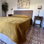 Very 2-bedroom House Near Valletta - Yellow - Perfect For Discovering Malta - Bus Stops Outside & Adjoining Cafeteria (adults Only) Holiday home
