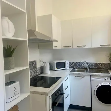 בית נופש 2-bedroom Very House Near Valletta 'yellow' - Perfect For Discovering Malta - Bus Stops Outside & Adjoining Cafeteria (adults Only) מסידה