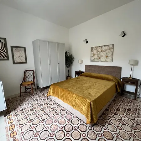 2-bedroom Very House Near Valletta 'yellow' - Perfect For Discovering Malta - Bus Stops Outside & Adjoining Cafeteria (adults Only) בית נופש מסידה
