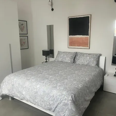בית נופש 2-bedroom Very House Near Valletta 'yellow' - Perfect For Discovering Malta - Bus Stops Outside & Adjoining Cafeteria (adults Only)