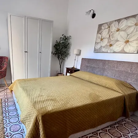 2-bedroom Very House Near Valletta 'yellow' - Perfect For Discovering Malta - Bus Stops Outside & Adjoining Cafeteria (adults Only) בית נופש