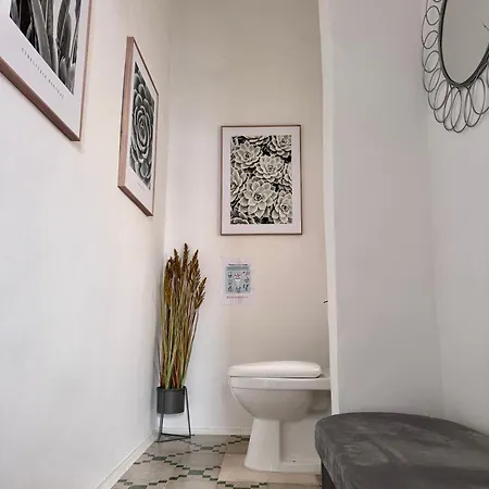 בית נופש 2-bedroom Very House Near Valletta 'yellow' - Perfect For Discovering Malta - Bus Stops Outside & Adjoining Cafeteria (adults Only) *