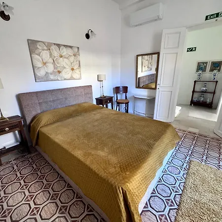 2-bedroom Very House Near Valletta 'yellow' - Perfect For Discovering Malta - Bus Stops Outside & Adjoining Cafeteria (adults Only) בית נופש