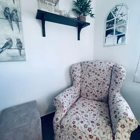 בית נופש 2-bedroom Very House Near Valletta 'yellow' - Perfect For Discovering Malta - Bus Stops Outside & Adjoining Cafeteria (adults Only) *