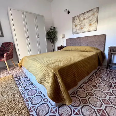 2-bedroom Very House Near Valletta 'yellow' - Perfect For Discovering Malta - Bus Stops Outside & Adjoining Cafeteria (adults Only) בית נופש מסידה