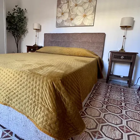 2-bedroom Very House Near Valletta 'yellow' - Perfect For Discovering Malta - Bus Stops Outside & Adjoining Cafeteria (adults Only) בית נופש