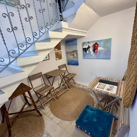 בית נופש 2-bedroom Very House Near Valletta 'yellow' - Perfect For Discovering Malta - Bus Stops Outside & Adjoining Cafeteria (adults Only) *