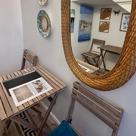 בית נופש 2-bedroom Very House Near Valletta 'yellow' - Perfect For Discovering Malta - Bus Stops Outside & Adjoining Cafeteria (adults Only)