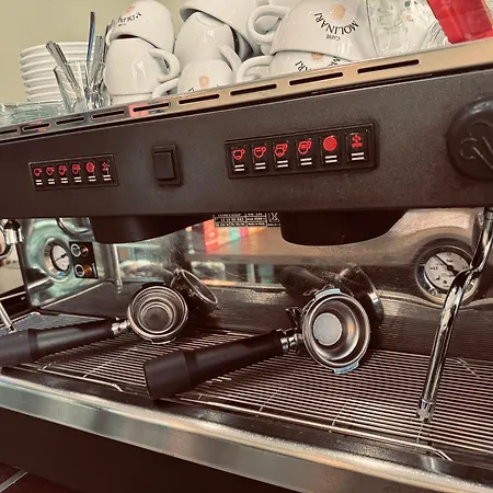 Very 2-bedroom House Near Valletta - Yellow - Perfect For Discovering Malta - Bus Stops Outside & Adjoining Cafeteria (adults Only) Σπίτι διακοπών *