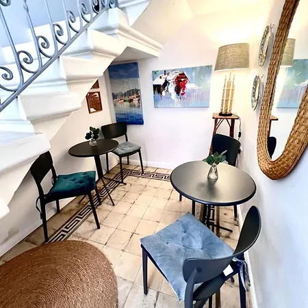 2-bedroom House 'yellow' Near Valletta Centre, Bus Stops Outside & Cafeteria, Czesc, Witaj Na Malcie! (adults Only) Hébergement de vacances *