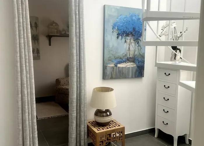 Very 2-bedroom House Near Valletta - Yellow - Perfect For Discovering Malta - Bus Stops Outside & Adjoining Cafeteria (adults Only) * 음시다