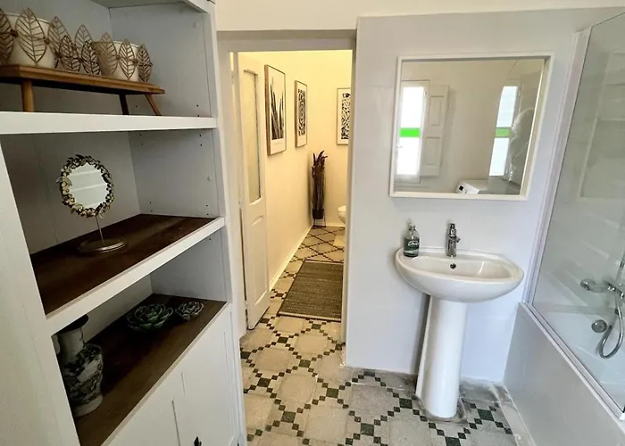 Very 2-bedroom House Near Valletta - Yellow - Perfect For Discovering Malta - Bus Stops Outside & Adjoining Cafeteria (adults Only) 음시다