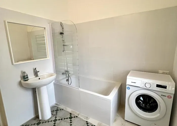 Very 2-bedroom House Near Valletta - Yellow - Perfect For Discovering Malta - Bus Stops Outside & Adjoining Cafeteria (adults Only) Σπίτι διακοπών Msida