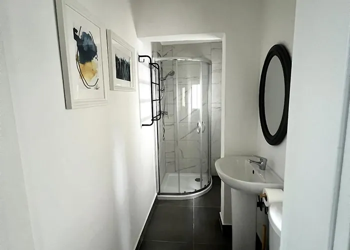 Very 2-bedroom House Near Valletta - Yellow - Perfect For Discovering Malta - Bus Stops Outside & Adjoining Cafeteria (adults Only) Msida