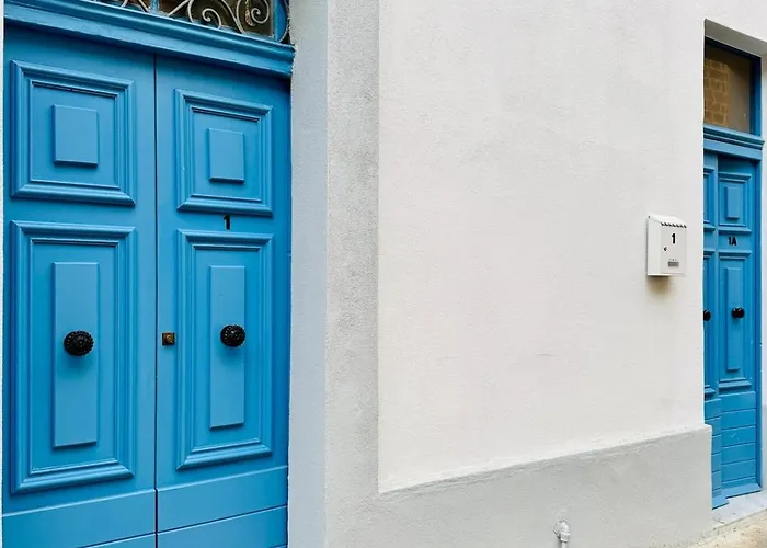 Very 2-bedroom House Near Valletta - Yellow - Perfect For Discovering Malta - Bus Stops Outside & Adjoining Cafeteria (adults Only) Σπίτι διακοπών *