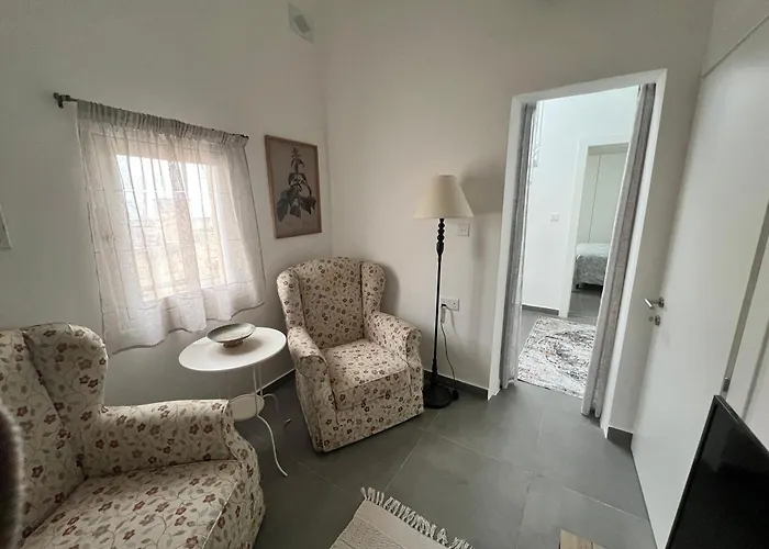 Very 2-bedroom House Near Valletta - Yellow - Perfect For Discovering Malta - Bus Stops Outside & Adjoining Cafeteria (adults Only) * Msida