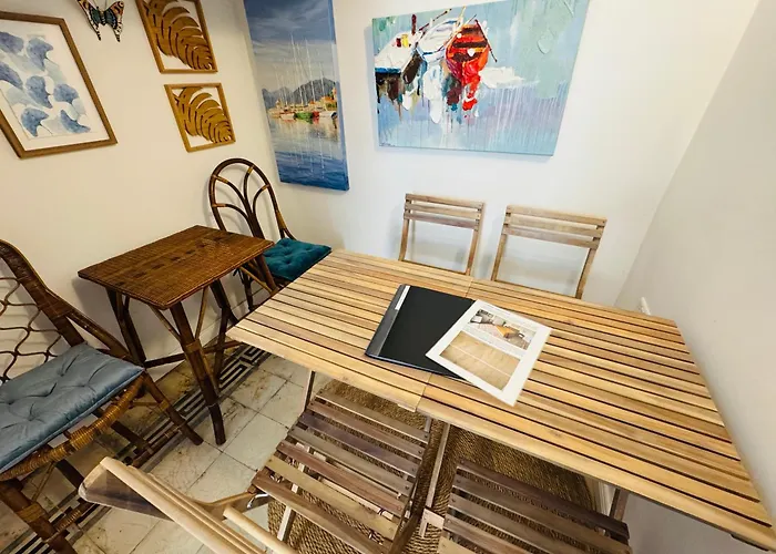 Σπίτι διακοπών Very 2-bedroom House Near Valletta - Yellow - Perfect For Discovering Malta - Bus Stops Outside & Adjoining Cafeteria (adults Only) *