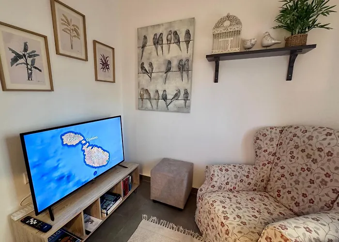 Σπίτι διακοπών Very 2-bedroom House Near Valletta - Yellow - Perfect For Discovering Malta - Bus Stops Outside & Adjoining Cafeteria (adults Only) *