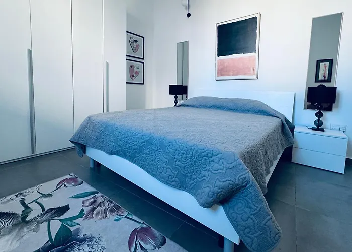 Very 2-bedroom House Near Valletta - Yellow - Perfect For Discovering Malta - Bus Stops Outside & Adjoining Cafeteria (adults Only) *