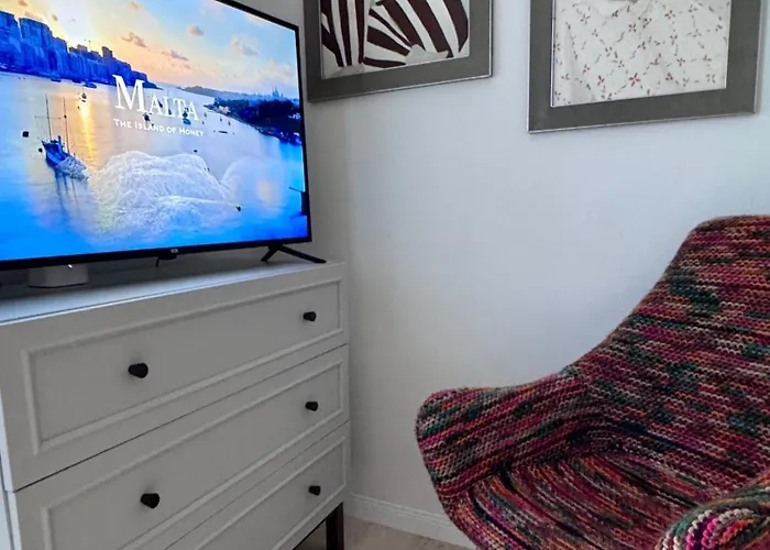 Very 2-bedroom House Near Valletta - Yellow - Perfect For Discovering Malta - Bus Stops Outside & Adjoining Cafeteria (adults Only) 음시다