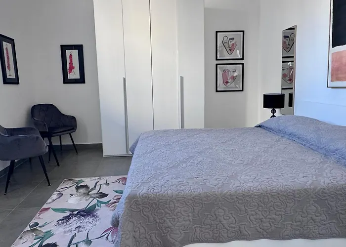 Very 2-bedroom House Near Valletta - Yellow - Perfect For Discovering Malta - Bus Stops Outside & Adjoining Cafeteria (adults Only) Σπίτι διακοπών Msida