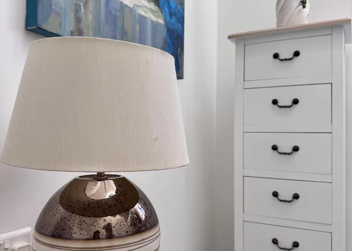 Very 2-bedroom House Near Valletta - Yellow - Perfect For Discovering Malta - Bus Stops Outside & Adjoining Cafeteria (adults Only) Σπίτι διακοπών *