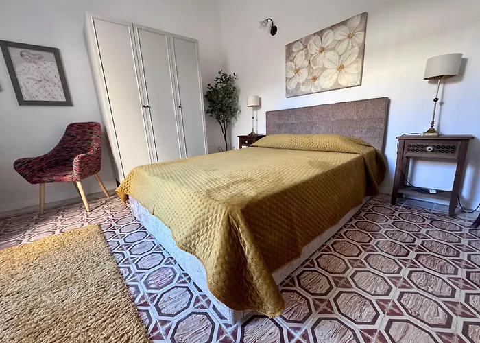 Very 2-bedroom House Near Valletta - Yellow - Perfect For Discovering Malta - Bus Stops Outside & Adjoining Cafeteria (adults Only) Σπίτι διακοπών Msida