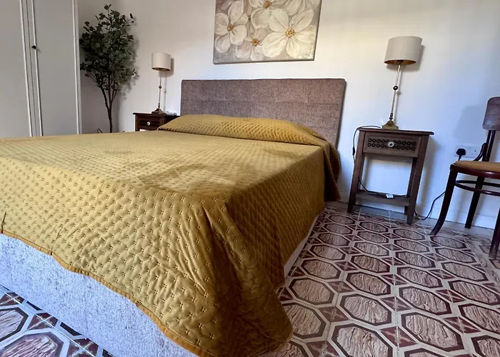 Very 2-bedroom House Near Valletta - Yellow - Perfect For Discovering Malta - Bus Stops Outside & Adjoining Cafeteria (adults Only) Σπίτι διακοπών