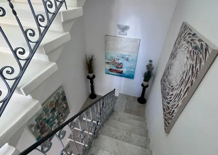 Very 2-bedroom House Near Valletta - Yellow - Perfect For Discovering Malta - Bus Stops Outside & Adjoining Cafeteria (adults Only) 펜션 음시다