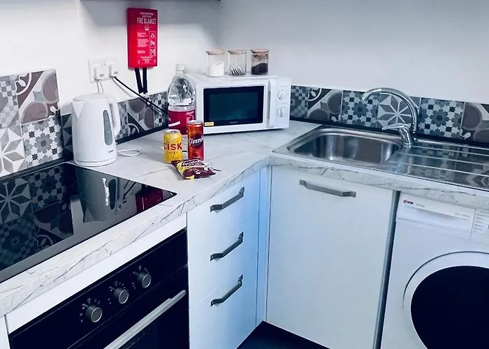 Very 2-bedroom House Near Valletta - Yellow - Perfect For Discovering Malta - Bus Stops Outside & Adjoining Cafeteria (adults Only)