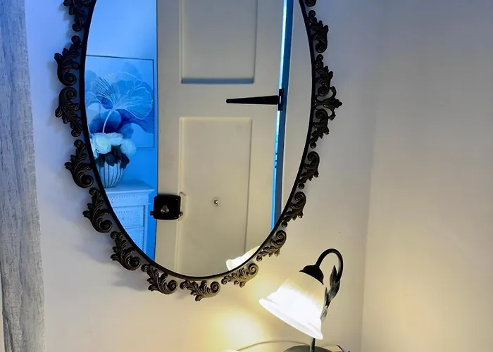 Very 2-bedroom House Near Valletta - Yellow - Perfect For Discovering Malta - Bus Stops Outside & Adjoining Cafeteria (adults Only) 펜션