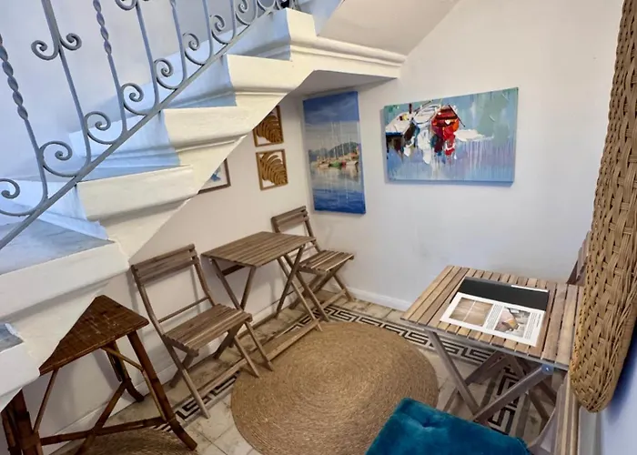 펜션 Very 2-bedroom House Near Valletta - Yellow - Perfect For Discovering Malta - Bus Stops Outside & Adjoining Cafeteria (adults Only) *