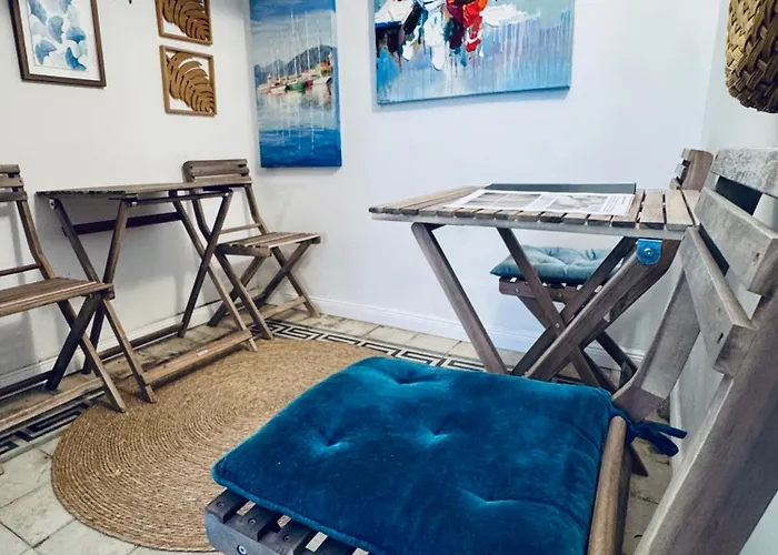 Very 2-bedroom House Near Valletta - Yellow - Perfect For Discovering Malta - Bus Stops Outside & Adjoining Cafeteria (adults Only) Σπίτι διακοπών Msida